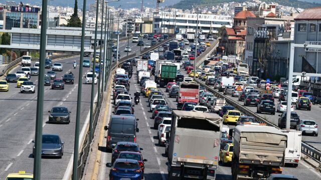Live η κίνηση στους δρόμους: Ουρές χιλιομέτρων στον Κηφισό, καθυστερήσεις σε Κηφισίας και Αττική Οδό - Πού υπάρχουν προβλήματα
