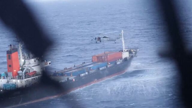 Μέση Ανατολή: Αμερικανοί πεζοναύτες επιβιβάστηκαν σε πλοίο μεταφοράς εμπορευματοκιβωτίων στην Αραβική Θάλασσα (Βίντεο)
