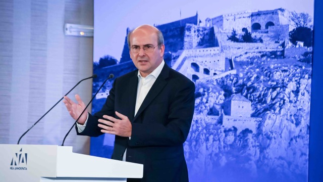 Ο Κωστής Χατζηδάκης στήριξε τους εξωκοινοβουλευτικούς υπουργούς έναντι της κριτικής που ασκούν βουλευτές - 