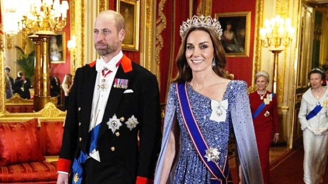 Κέιτ Μίντλετον και πρίγκιπας Γουίλιαμ: Η ανατρεπτική φωτογραφία για τα 15 χρόνια γάμου - Χωρίς παπούτσια και πρωτόκολλα (Εικόνα)