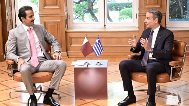 Συνάντηση Μητσοτάκη με Εμίρη του Κατάρ στο Μαξίμου: 