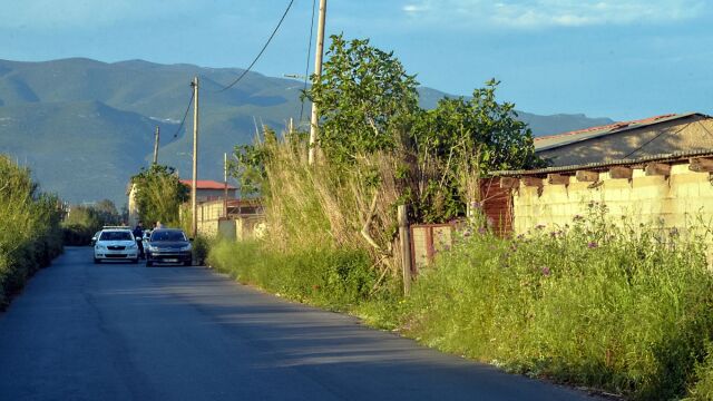 Καλαμάτα: Εντοπίστηκε το όπλο από το οποίο έφερε τραύμα ο 44χρονος που εντοπίστηκε νεκρός σε στάβλο - Τι εξετάζουν οι Αρχές (Βίντεο)