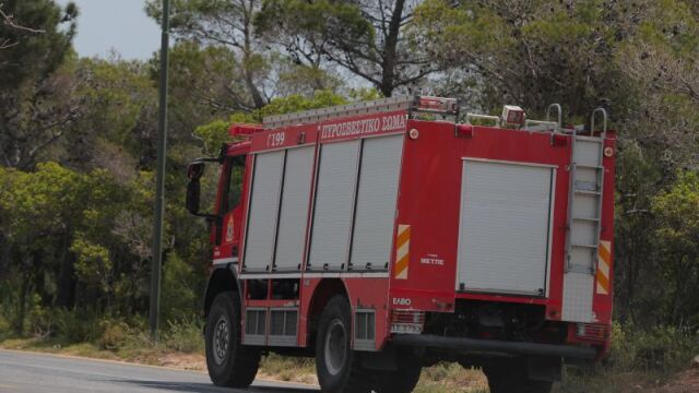 Φωτιά στον Ασπρόπυργο: Καίει σε χαμηλή βλάστηση - Σε εξέλιξη η κατάσβεση