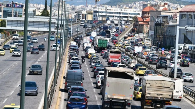 Live η κίνηση στους δρόμους: Στο 