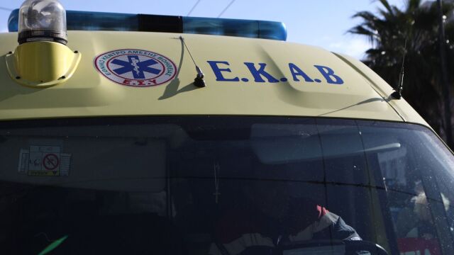 Τροχαίο στην Πάτρα: Μητέρα και παιδί τραυματίστηκαν σοβαρά μετά από σύγκρουση ΙΧ με δίκυκλο - Εγκατέλειψε το σημείο ο οδηγός του αυτοκινήτου