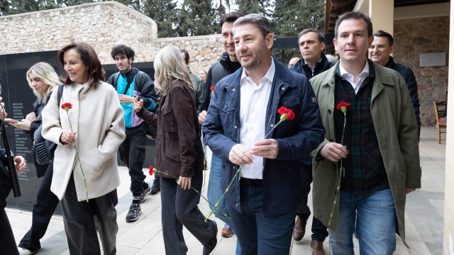 Ο Άδωνις τρολάρει Ανδρουλάκη για το κόκκινο γαρύφαλλο στην Καισαριανή - Η έλευση του κόμματος Τσίπρα έχει άμεσες επιπτώσεις
