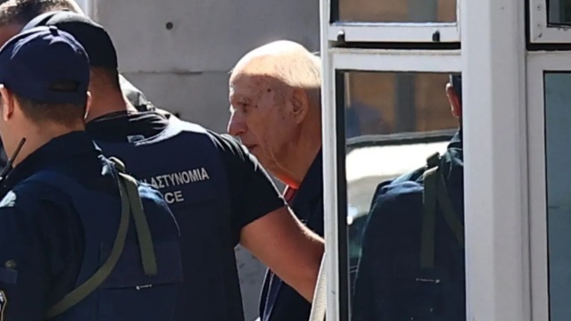 Επιθέσεις σε ΕΦΚΑ & Εφετείο: Καταπέλτης η κόρη του 89χρονου - Με κλείδωνε σπίτι, έλεγε ότι δεν είμαι παιδί του και ότι έβλεπε δαίμονες (Βίντεο)