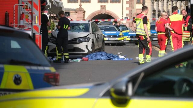 Λειψία: Σε ψυχιατρική κλινική οδηγείται πάλι ο οδηγός που έπεσε με το αμάξι του σε πλήθος σκοτώνοντας δύο άτομα - Νοσηλεύτηκε λίγες ημέρες πριν το περιστατικό