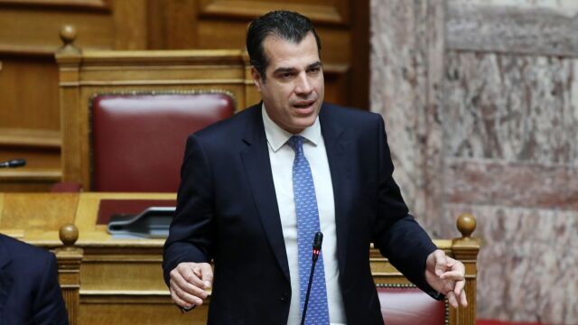 Εντολή Πλεύρη για ανάκληση αδειών διαμονής στους αλλοδαπούς που κατηγορούνται για τις επιθέσεις σε Σύμη και Κηφισιά