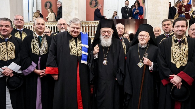 Ευάγγελος Βενιζέλος μετά την αναγόρευσή του ως επίτιμου διδάκτορα του ΕΚΠΑ: Διαδικτυακή αποικιοκρατία, τα περισσότερα κράτη υφίστανται τον data colonialism (Εικόνες & Βίντεο)