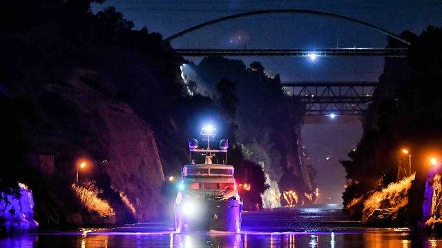 Θρίλερ στον Ισθμό της Κορίνθου με πτώση 15χρονης στη θάλασσα