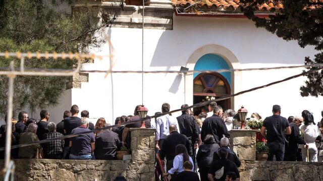 Κρήτη: Ο συγκλονιστικός επικήδειος για τον 21χρονο - Συγγνώμη για όσα δεν κάναμε,  δεν θα ξανακουστεί κανένας πυροβολισμός (Εικόνες & Βίντεο)