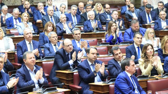 Σε εξέλιξη η συνεδρίαση ΚΟ της ΝΔ: Οι ομιλίες των γαλάζιων βουλευτών - Αμφισβητείται ο ρόλος του βουλευτή από μια 'ακτιβίστρια' εισαγγελέα είπε ο Βορίδης