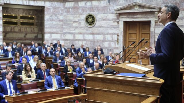 Συνταγματική αναθεώρηση: Αυτά είναι τα 30 προτεινόμενα άρθρα προς αναθεώρηση - Οι 6 άξονες της πρότασης της κυβέρνησης
