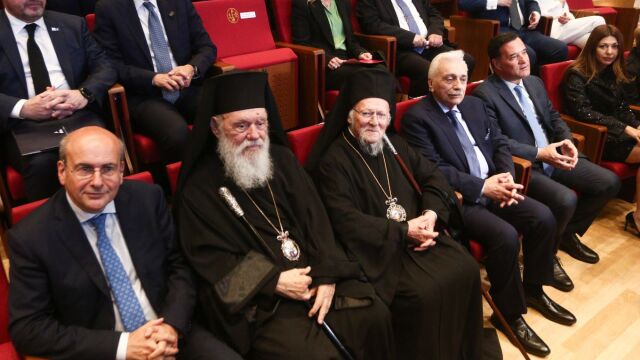 Ο Οικουμενικός Πατριάρχης Βαρθολομαίος στο Ιωνικό Κέντρο: Παρών και ο Ιερώνυμος στο συγκινητικό φινάλε της πατριαρχικής επίσκεψης (Εικόνες & Βίντεο)