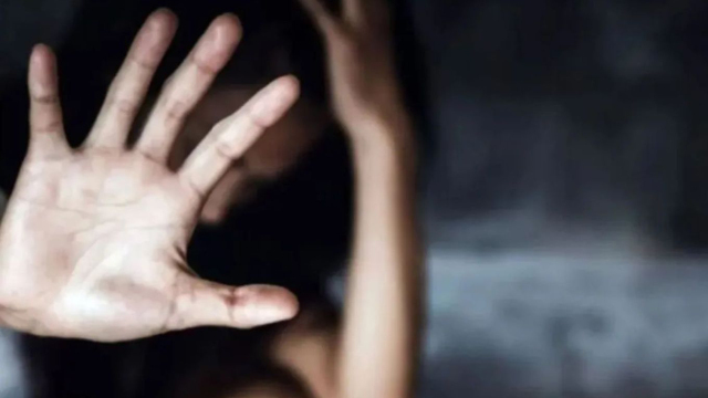 Τρομακτική ιστορία έμμεσου trafficking και stalking: Έφτιαξε προφίλ στο tinder με τα στοιχεία της πρώην του, έστελνε άντρες στο σπίτι της στο Μάντσεστερ για να την βιάσουν (Εικόνα)