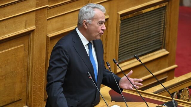 Η σταυροβελονιά Βορίδη στην ΚΟ της ΝΔ, το παρατεταμένο χειροκρότημα και η επιθυμία για δεξιά στροφή