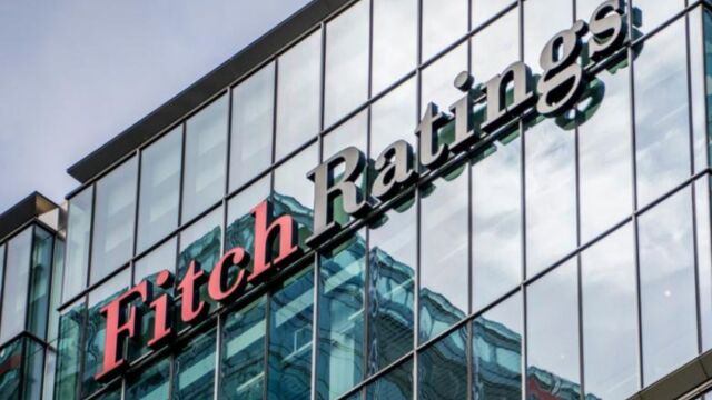 Fitch: Αμετάβλητη αξιολόγηση για την Ελλάδα σε ΒΒΒ με σταθερό το outlook