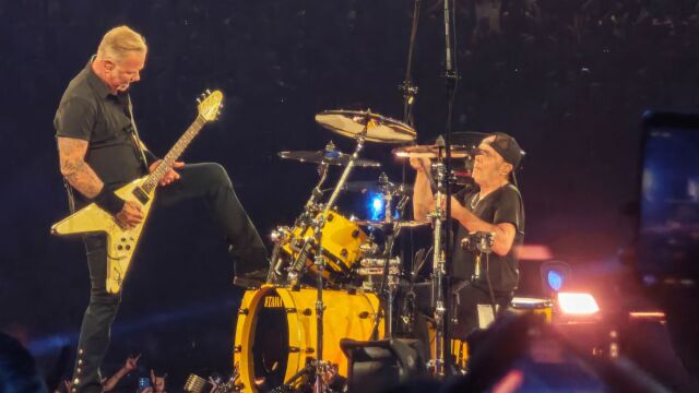 Metallica: Έπαιξαν τον Ζορμπά στο ΟΑΚΑ - Η αφιέρωσή τους στον κόσμο που τους αποθέωσε (Βίντεο)