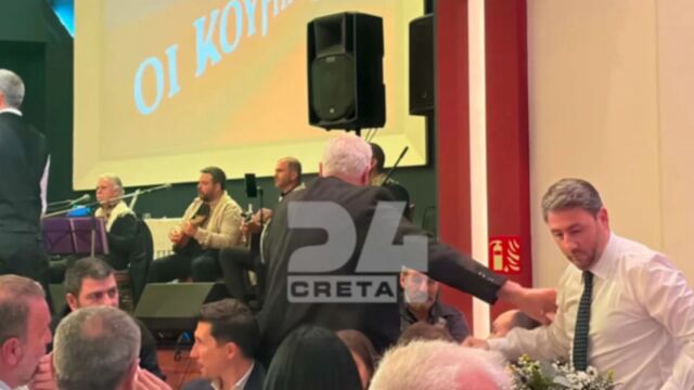 Νίκος Ανδρουλάκης: Παρών σε γάμο στο Ηράκλειο με κουμπάρα τη Μαρία Τζομπανάκη  (Εικόνες)