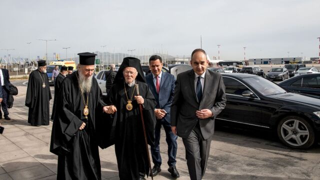 Αναχώρησε ο Οικουμενικός Πατριάρχης Βαρθολομαίος - Τον συνόδευσαν στο αεροδρόμιο Πλακιωτάκης και Γεωργιάδης (Εικόνες  Βίντεο)