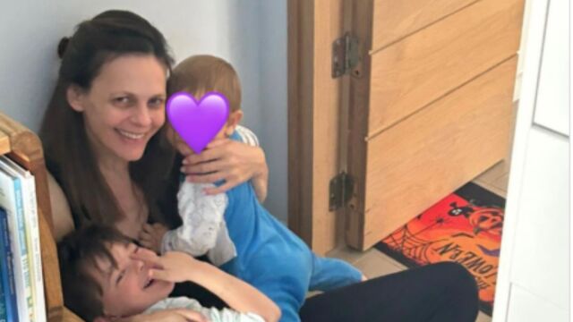 Έφη Αχτσιόγλου για γιορτή της μητέρας: Δεν χρειάζονται μόνο λόγια συμπάθειας μία φορά τον χρόνο - Το κοινωνικό κράτος  να αποτελεί πυλώνα στήριξης (Εικόνα)