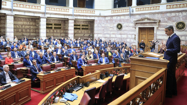 Η λογική πρωτοβουλία για τους βουλευτές, τα ψυχομετρικά τεστ που είναι απαραίτητο να γίνονται και οι φανέλες που θα ιδρώσουν για μια ιστορική πρόκληση