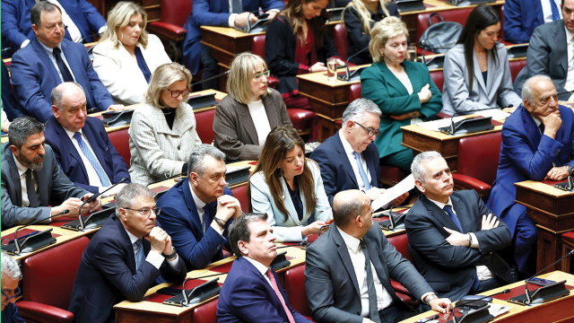 Η αλλαγή πλεύσης, οι περίπου πρόωρες, οι αιχμές από Κώστα Καραμανλή, η διαφορετική συνταγή και τα μηνύματα Παππά