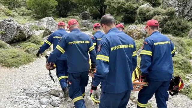 Ζαγόρι: Τουρίστας έπεσε σε μονοπάτι και τραυματίστηκε - Μεγάλη επιχείρηση διάσωσης