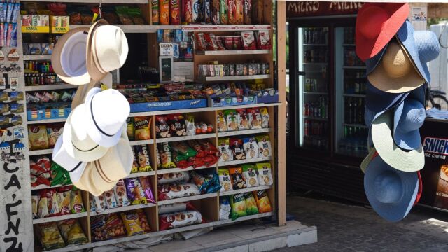 Απίστευτη κλοπή στον Βόλο: Αφαίρεσε από περίπτερο παγωτά αξίας 400 ευρώ - 