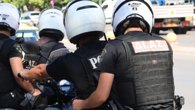 Πανικός στη Φθιώτιδα: Ένοπλη ληστεία με καλάσνικοφ σε τράπεζα στην Κάτω Τιθορέα