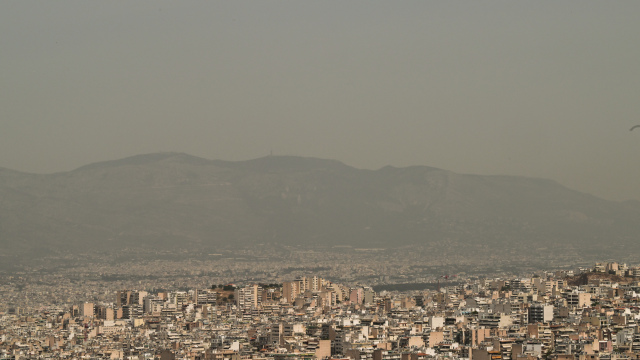 Αφρικανική σκόνη: Πού καταγράφηκαν οι μεγαλύτερες συγκεντρώσεις - Πότε κορυφώθηκε το φαινόμενο και πόσο θα διαρκέσει