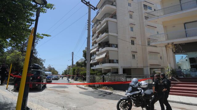 Ηλιούπολη: Μεταφέρεται στο ΚΑΤ σε εξαιρετικά κρίσιμη κατάσταση η 17χρονη που έπεσε από ταράτσα - Η ανακοίνωση του Ασκληπιείου Βούλας (Βίντεο)