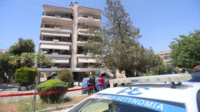 Ηλιούπολη: Στο χειρουργείο η 17χρονη που έπεσε με τη φίλη της από τον 6ο όροφο - Φέρει βαρύτατες κρανιοεγκεφαλικές κακώσεις