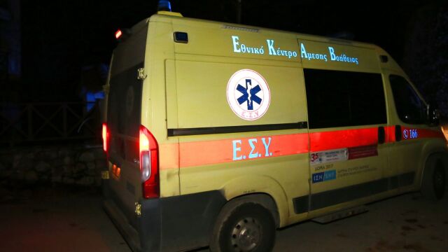 Σοβαρό τροχαίο στην Αλεξάνδρας: Μηχανή παρέσυρε και τραυμάτισε πεζό (Βίντεο)