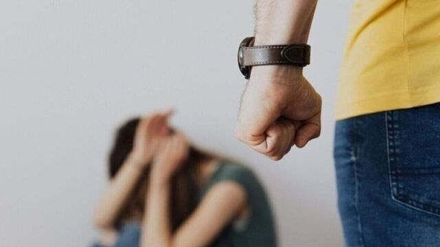 Χανιά: 33χρονη κατήγγειλε ότι ο σύζυγός της την έβριζε και την απειλούσε μπροστά στα παιδιά τους