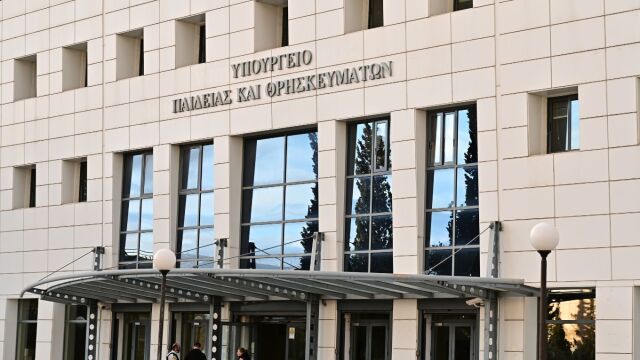 Τεχνητή Νοημοσύνη: Η Ελλάδα θεσπίζει για πρώτη φόρα πλαίσιο για την ασφαλή και υπεύθυνη χρήση της στην εκπαίδευση - Τι προβλέπει η νέα ΚΥΑ