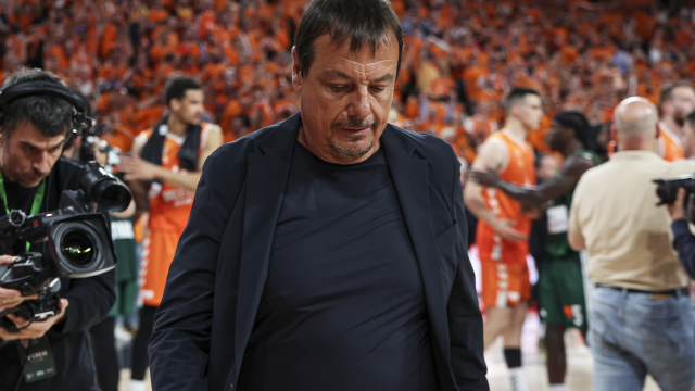 Ξέσπασε ο Αταμάν και... έφυγε από την συνέντευξη Τύπου: «Η Βαλένθια σούταρε 29 βολές, εμείς μόλις 8»