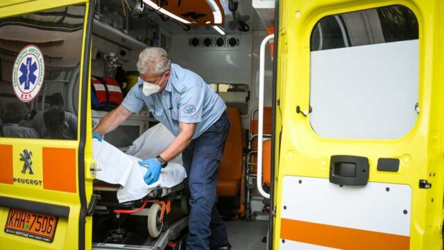 Φονική παράσυρση στα Άνω Πατήσια: Κατέληξε ηλικιωμένη όταν χτυπήθηκε από φορτηγό (Βίντεο)