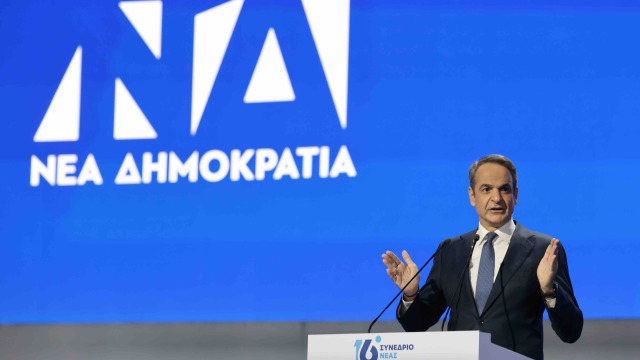 Μητσοτάκης στο συνέδριο της ΝΔ: Κρατήσαμε την Ελλάδα στα δύσκολα - Μία τρίτη τετραετία σημαίνει ότι δεν ρισκάρουμε να γυρίσουμε τρεις τετραετίες πίσω (Εικόνες & Βίντεο)
