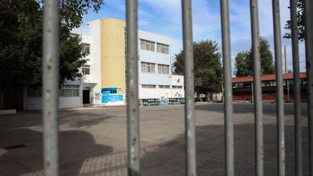 Σοκ στην Πάτρα: 13χρονη ξυλοκοπήθηκε από δύο συμμαθήτριες της - Mία ανήλικη τραβούσε βίντεο σαν να ήταν αγώνας μποξ