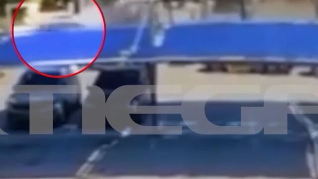 Ρόδος: Βίντεο ντοκουμέντο από τη στιγμή που το αυτοκίνητο του 44χρονου πέφτει με ταχύτητα πάνω στο ΙΧ με τη μητέρα και την κόρη της - Δίωξη για κακούργημα στον οδηγό