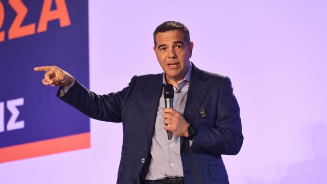 Ο Συνασπισμός, ο Αλέξης Τσίπρας και στο βάθος ο Παπαγιαννάκης