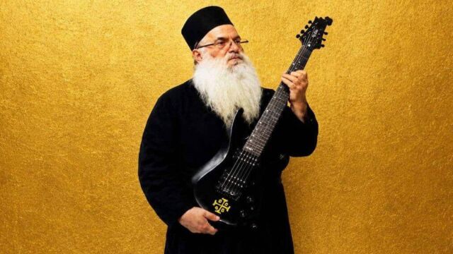 Από το ψαλτήρι στο heavy metal: Ο ιερέας από το Ναύπλιο που 