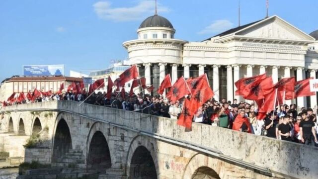 Βόρεια Μακεδονία: Αλβανοί φοιτητές διαδηλώνουν στα Σκόπια για τη χρήση της αλβανικής γλώσσας