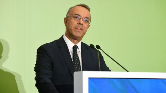 Οι φήμες που θέλουν τον Σταϊκούρα να πρωταγωνιστεί στην τρίτη δικογραφία για τον ΟΠΕΚΕΠΕ και τα ρουσφέτια...