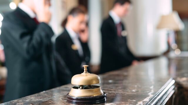 ΠΟΕΕΤ: 24ωρη πανελλαδική απεργία σε Τουρισμό και Επισιτισμό στις 24 Ιουνίου