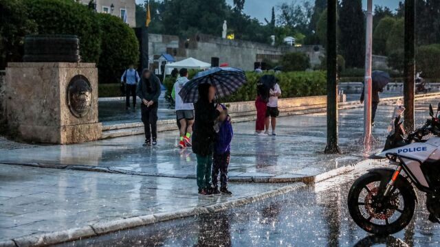 Καιρός: Ανεβαίνει η θερμοκρασία, αλλά οι ανοιξιάτικες μπόρες επιμένουν - Πού θα σημειωθούν βροχές και καταιγίδες (Βίντεο)