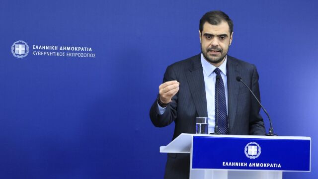 Παύλος Μαρινάκης: Οικονομική ενίσχυση 150 ευρώ σε οικογένειες και βαρέα στους υγειονομικούς – Τι είπε για τα νέα λεωφορεία