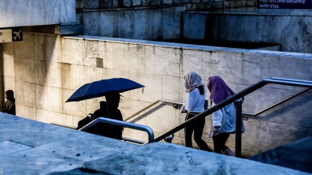 Καιρός: Έρχονται βροχές και καταιγίδες, σταθερές παραμένουν οι θερμοκρασίες - Ποιες περιοχές θα βρεθούν στο επίκεντρο (Βίντεο)